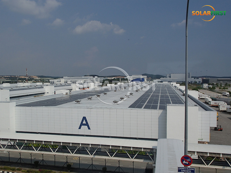 マレーシアの空港屋上設置型5.8MWp