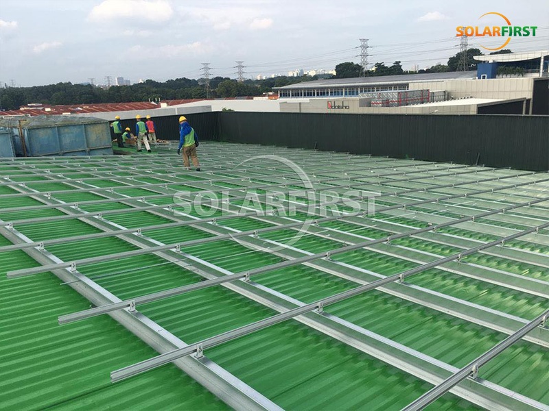 マレーシアの1MWp金属タイル屋根マウント