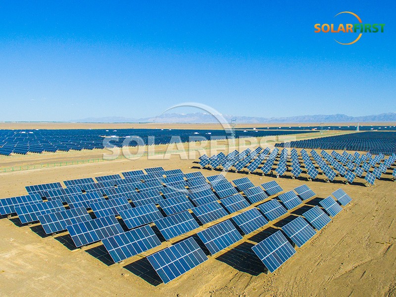 新疆ウイグル自治区における150KWpリンク式フラット単軸トラッキング