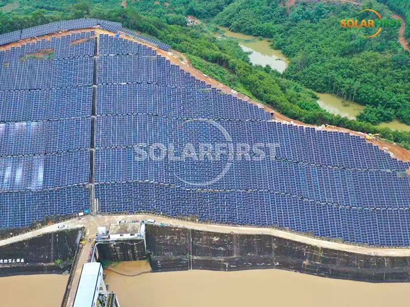 広西チワン族自治区における3MWpフレキシブルスロープマウント