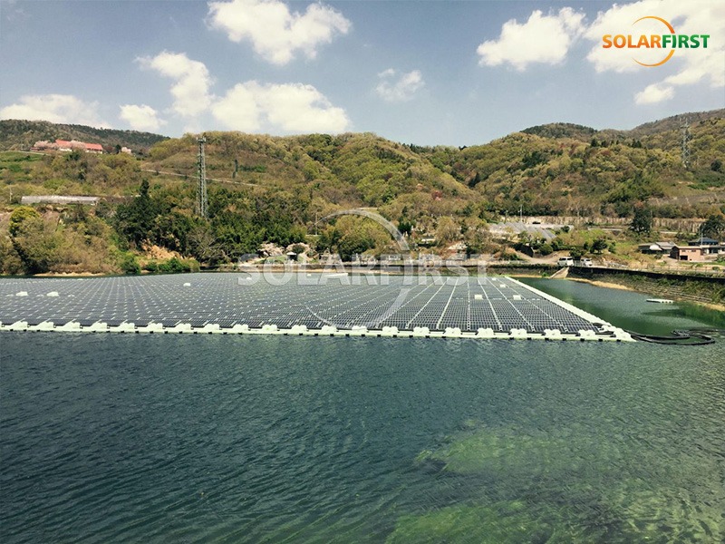 日本の5MWp水上太陽光発電