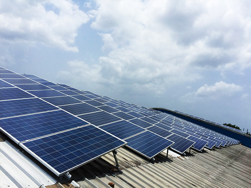 ルーフブラケットシリーズ：太陽光発電システムの設置を最適化する金属製調節脚