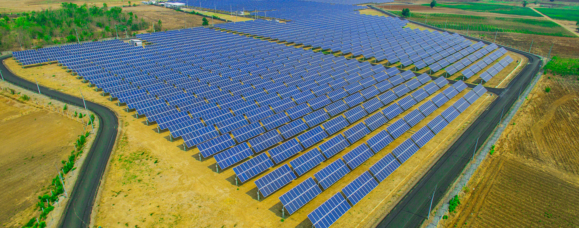 ソーラーファーストのタイにおける10MWの平面軸単軸追尾プロジェクトは、2015年12月に電力網に接続されました。