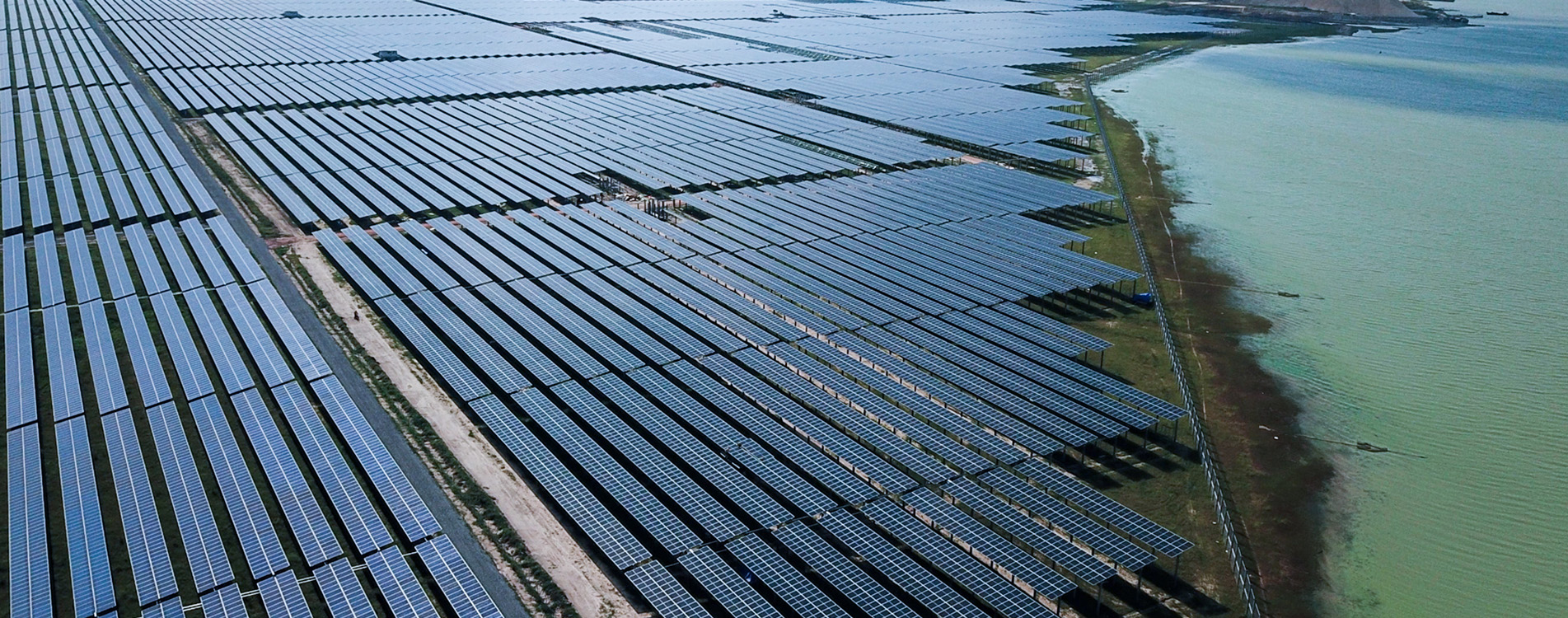 ベトナムのソーラーファーストの108MWp地上設置型発電所プロジェクトは2020年に送電網に接続された。