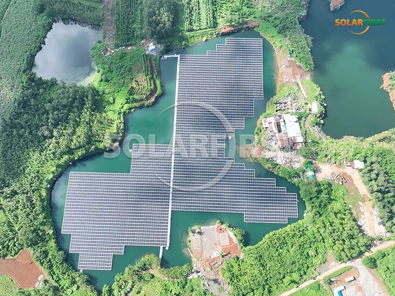 ソーラーファーストグループの臨澳県水上太陽光発電プロジェクトが送電網への接続に成功し、メディアから称賛される！